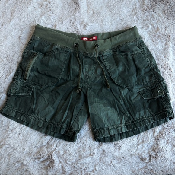 Union Bay Y2K Camo Green Cargo Utility Shorts - Picture 1 of 5